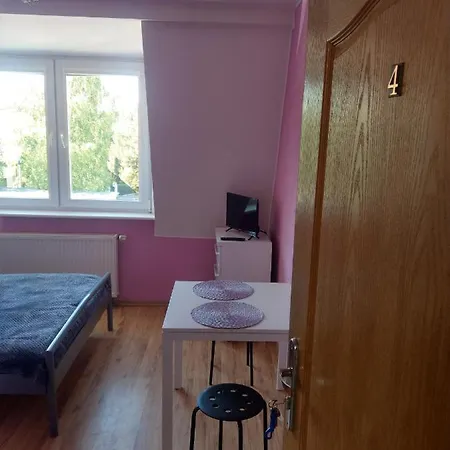 Pogodna 12 招待所 *